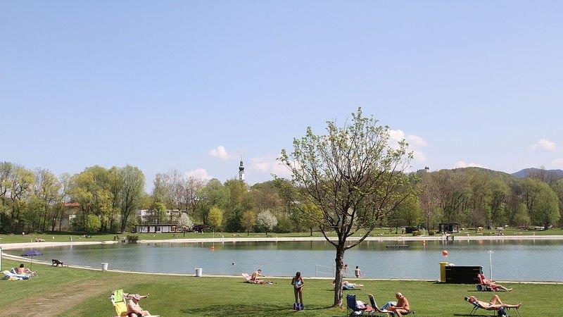 Erste Badegäste am Salzachsee