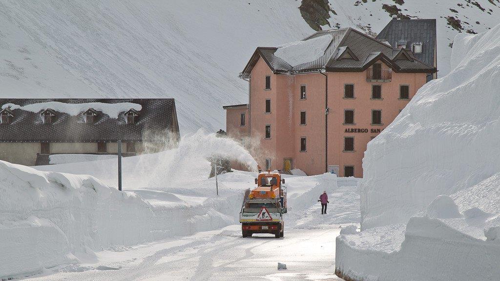 Schneeräumung am Gotthardpass