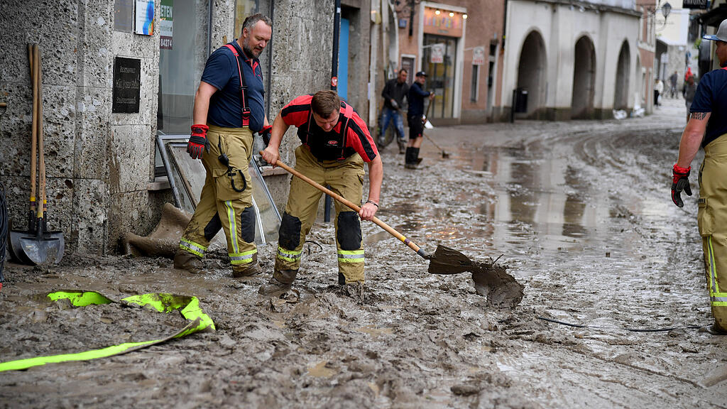 Aufr\u00e4umarbeiten in Hallein