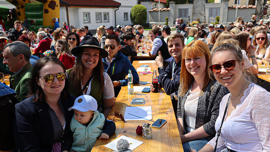 Maibaumaufstellen Berndorf