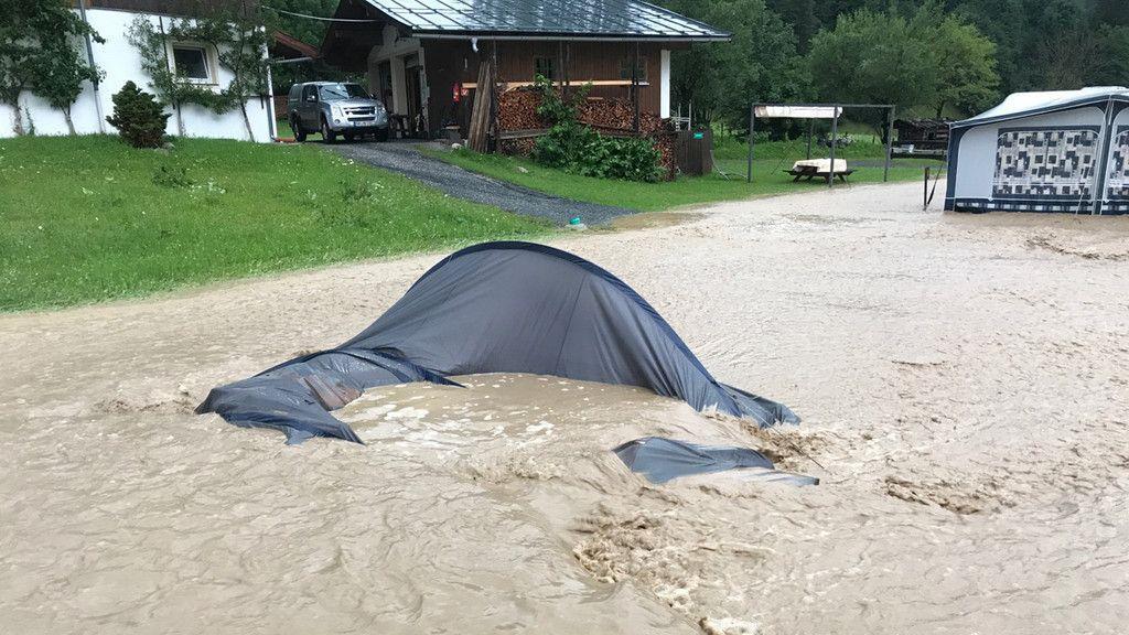Tirol: Campingplatz in Hochfilzen unter Wasser