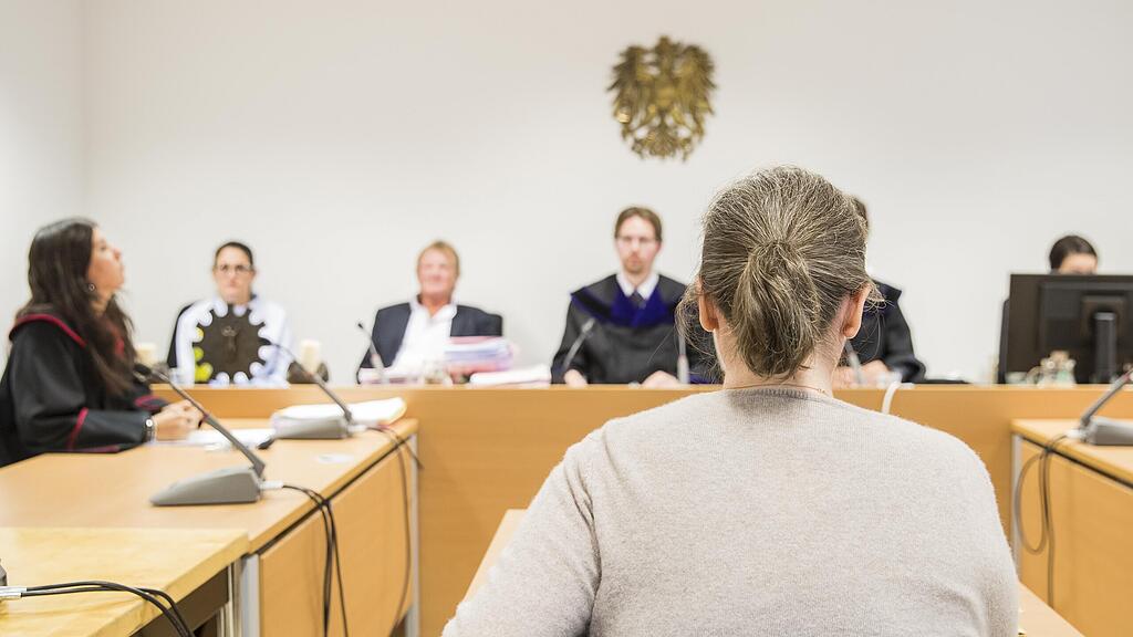 Die Vorwürfe gegen die einschlägig vorbestrafte verheiratete Frau wiegen schwer.