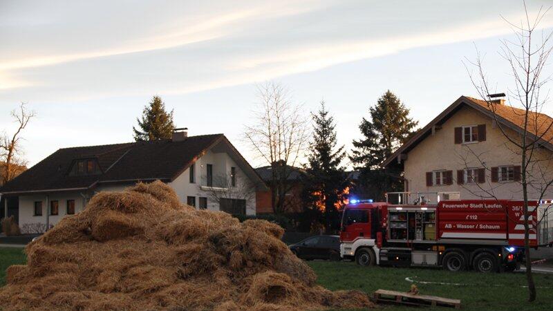 Strohlager in Oberndorf brennt