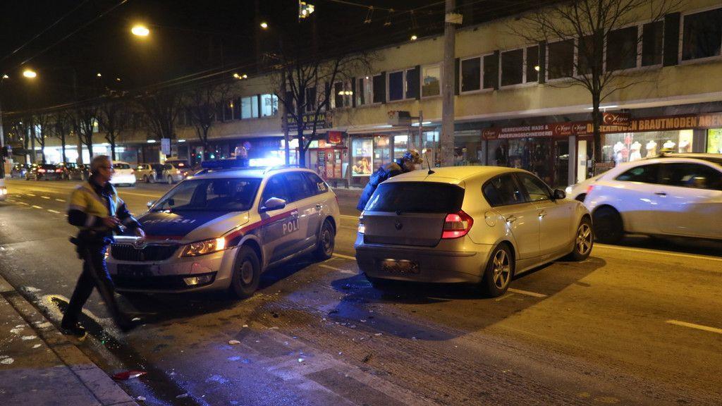 Streifenwagen crasht bei Kiesel