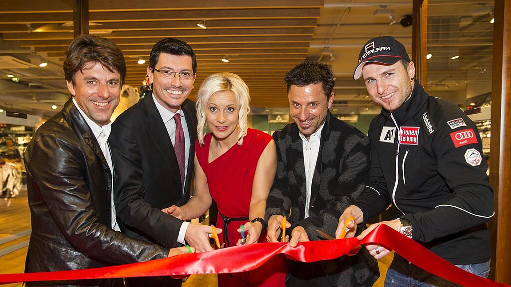 Bernhard Bründl (Geschäftsführer Intersport Bründl), Petr Proy, Center Manager Designer Outlet Salzburg, Inge Amstler von Intersport Bründl, Christoph Bründl (Geschäftsführer Intersport Bründl) und Skiass Reinfried Herbst.