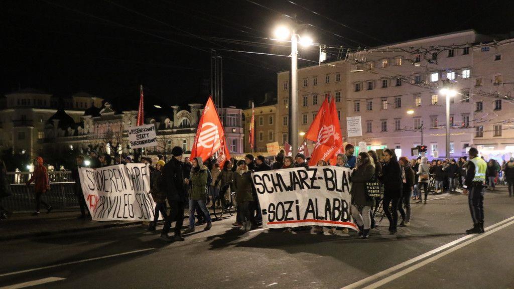 Demo gegen Regierung in Salzburg