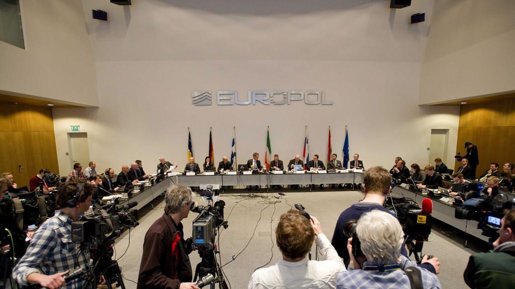 Erste Bilder der Pressekonferenz