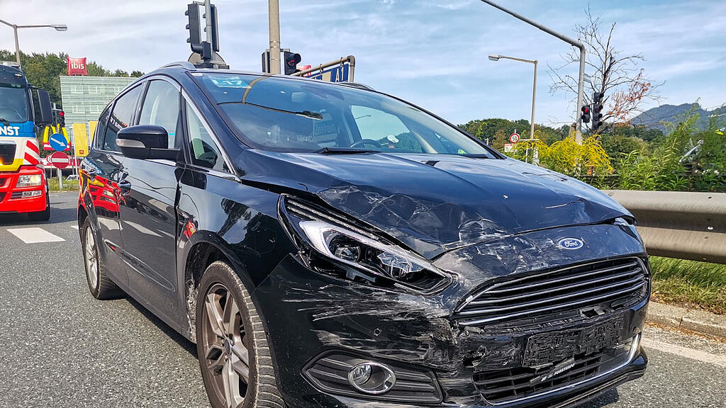 Kreuzungscrash auf Salzburger Landstraße