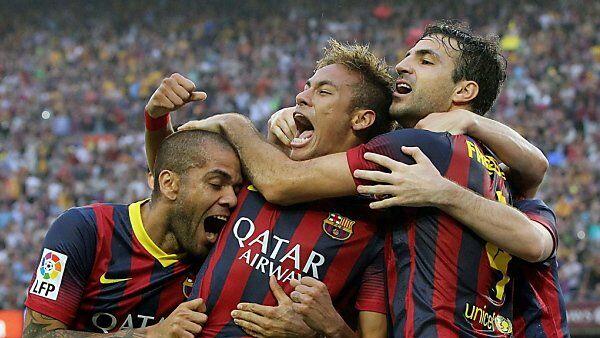 Jungstar Neymar (m.) traf zum 1:0 für Barcelona