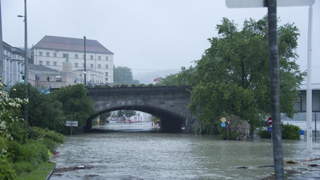 Linz: Donaulände überflutet
