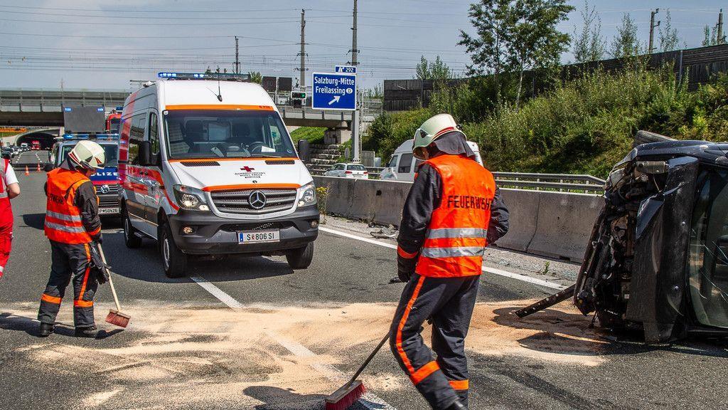 Pkw-Überschlag auf der A1 bei Kleßheim