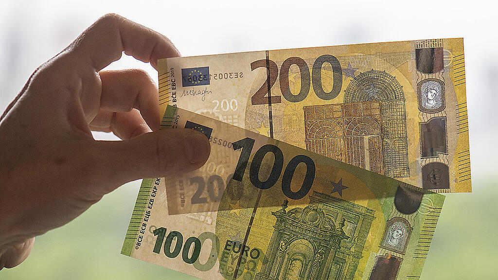 Die neuen Banknoten gehen in Umlauf