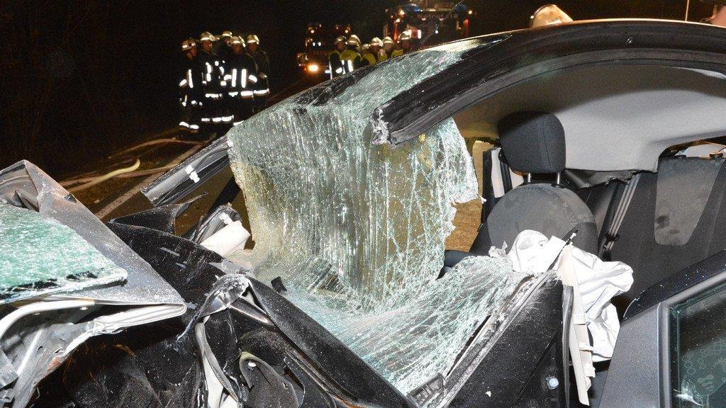 Tödlicher Crash auf B20