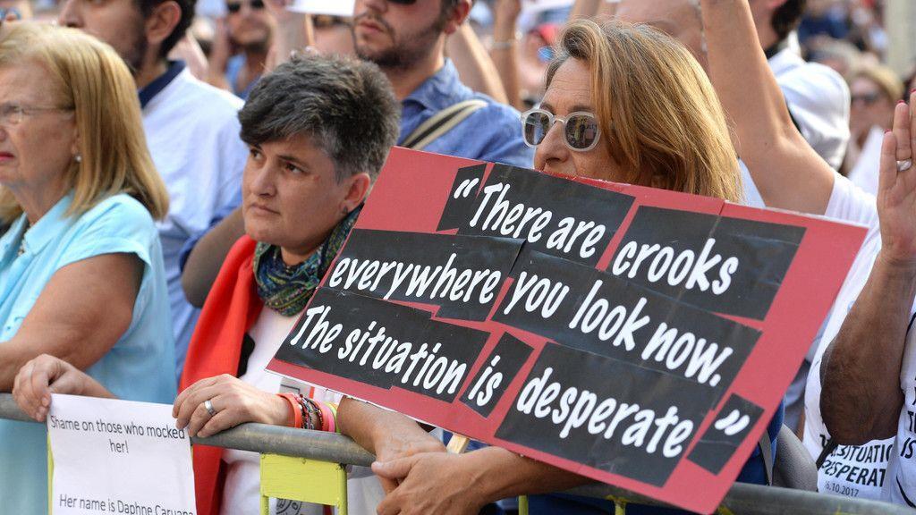 Mega-Demo nach Mord an Journalistin auf Malta