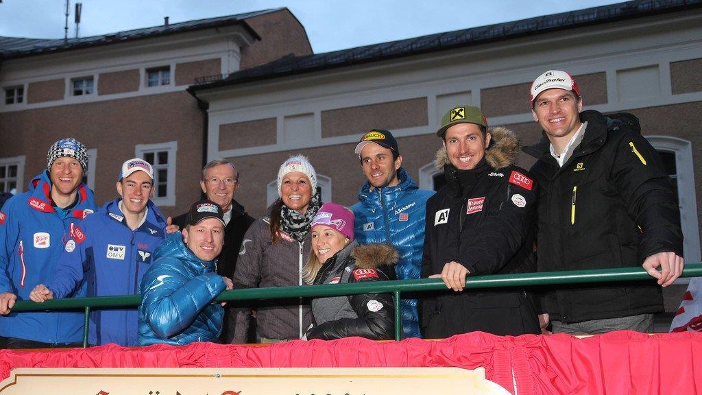 Salzburg begrüßt Ski-Helden am Mozartplatz