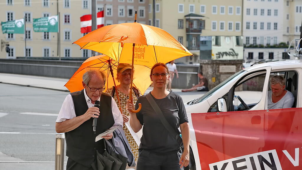 Umbrella March 2022 Salzburg