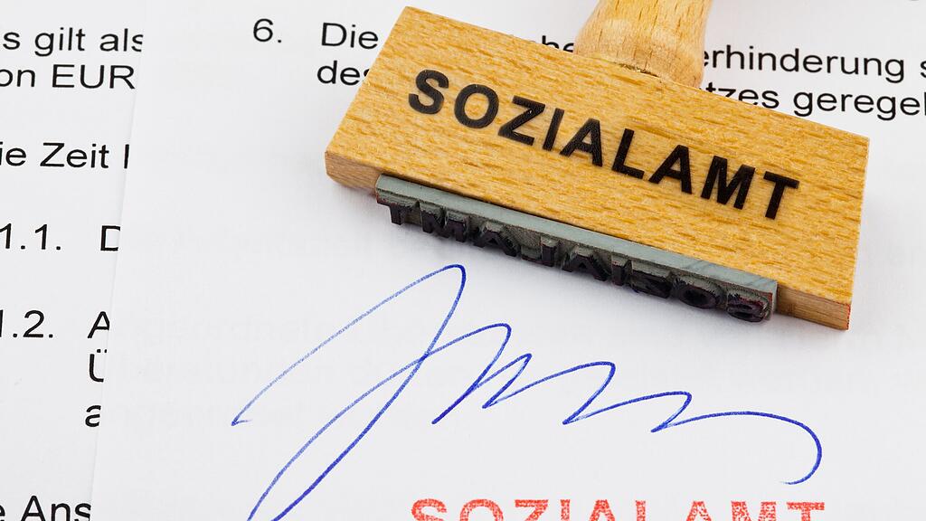 Der 25-Jährige soll drei Jahre lang Sozialleistungen erschlichen haben. (Symbolbild)