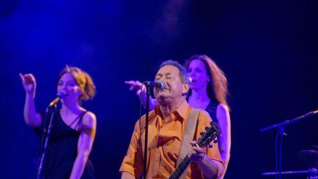 3.000 Fans sangen die Klassiker von Wolfgang Ambros mit.