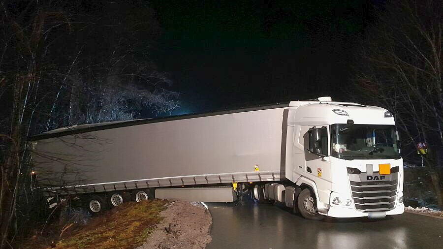 Lkw-Bergung FF Golling