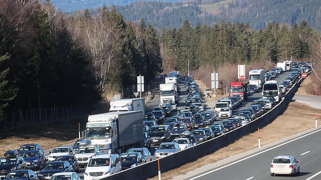 Stau, Urlauber, Reiseverkehr