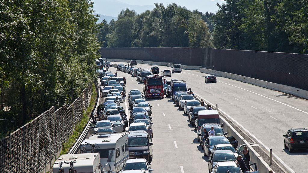 Vier Verletzte bei Unfall mit Wohnmobil auf A10 II