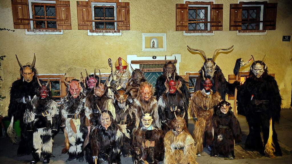 Rackl-Pass Gr\u00f6dig mit Kinderktampusse und Partystimmung