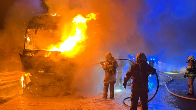 Lkw-Vollbrand auf A1 bei Eugendorf sorgte für stundenlange Sperre