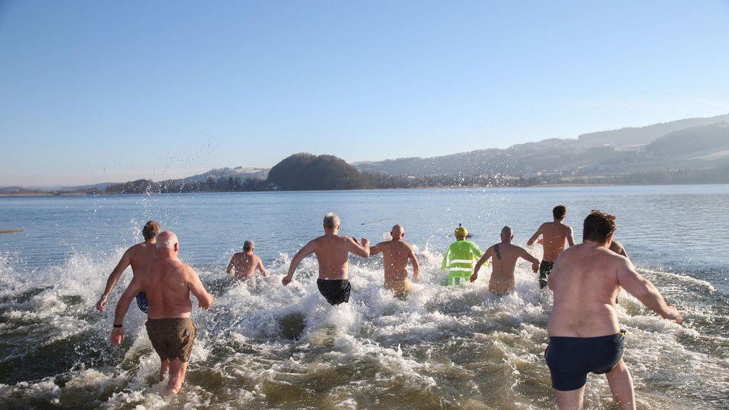 Seeham: Silvesterschwimmen im Obertrumer See