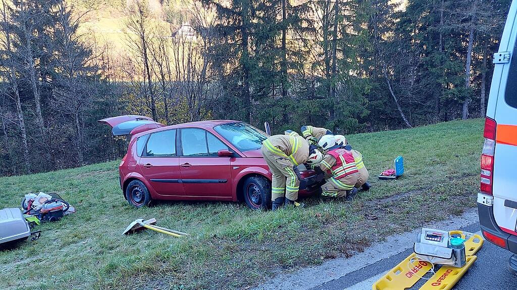 Mehrere Verletzte bei Pkw-Crash in Ramingstein