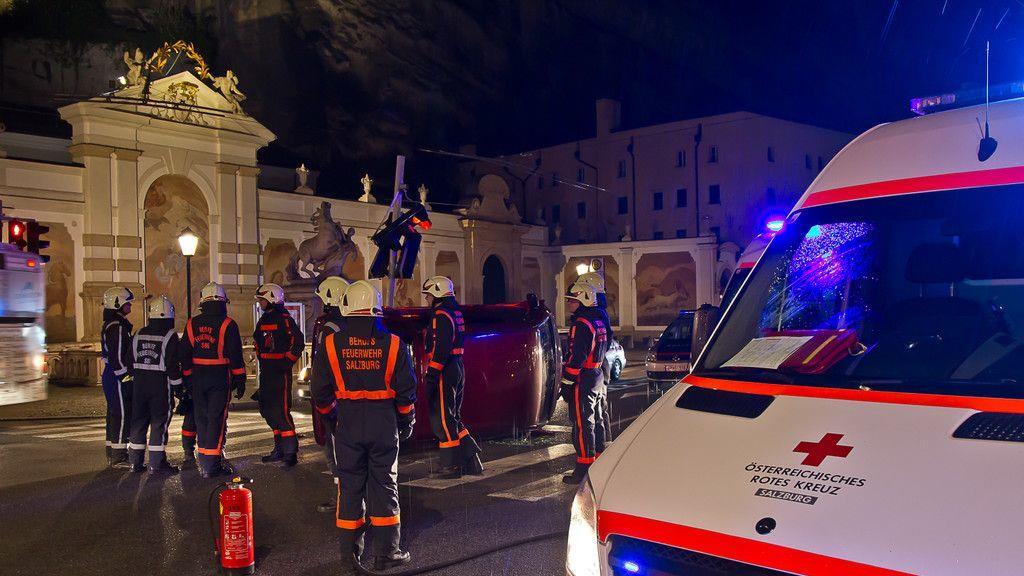 Pkw-Unfall am Herbert-von-Karajan-Platz