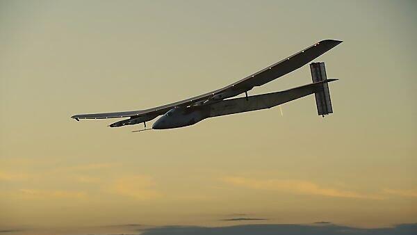 Erste Atlantiküberquerung eines Solarflugzeugs geglückt
