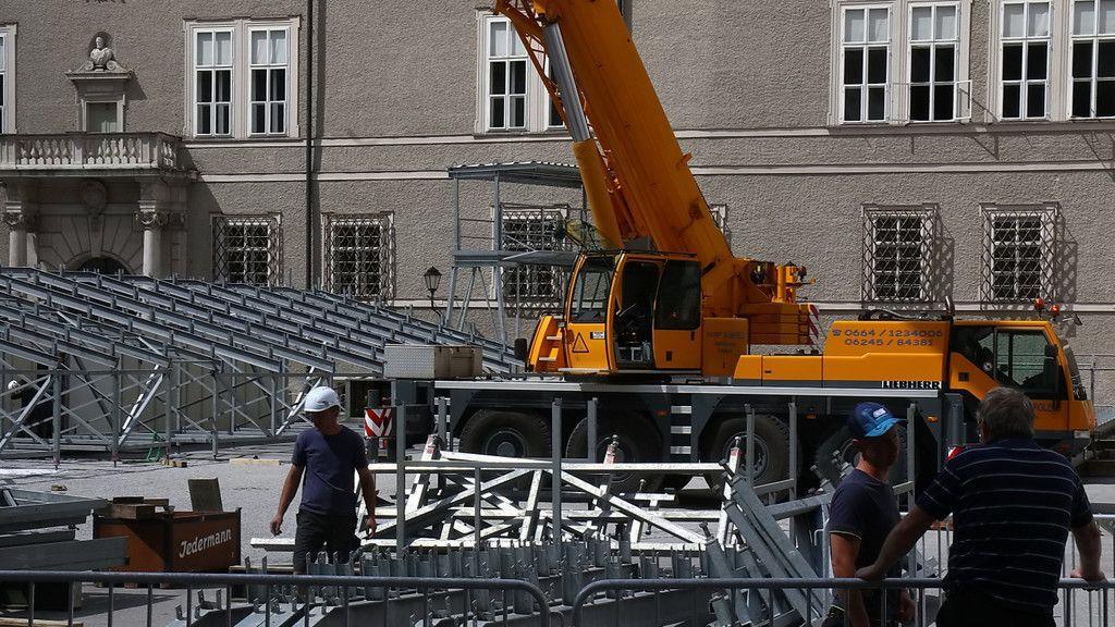 "Jedermann": Aufbauarbeiten am Domplatz