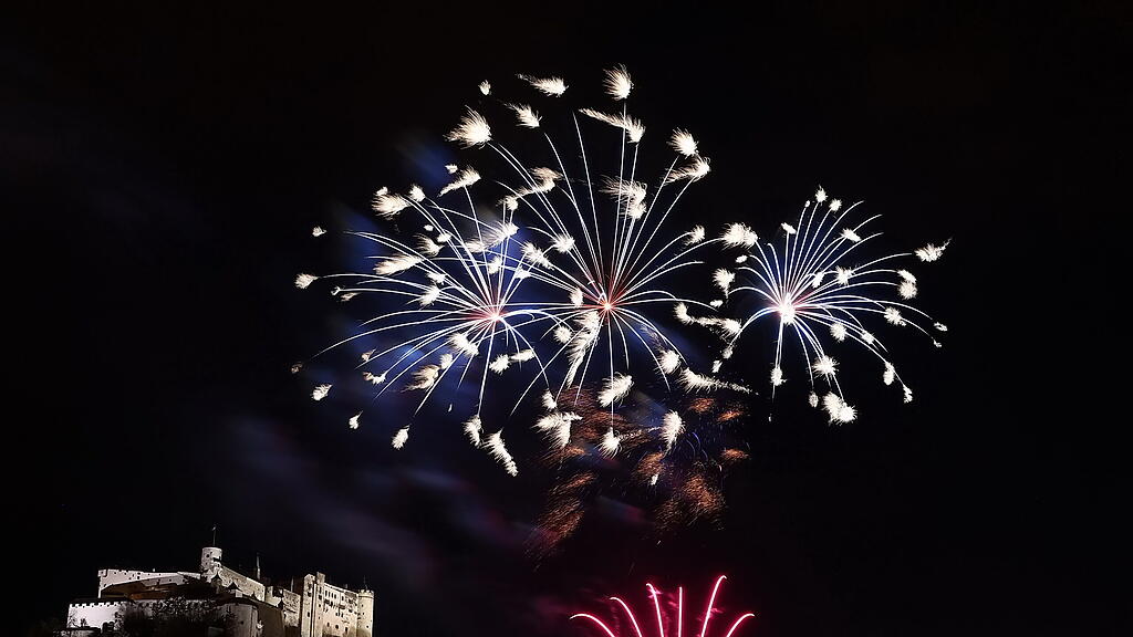 Silvesterfeuerwerk 2021\/22 in der Stadt Salzburg