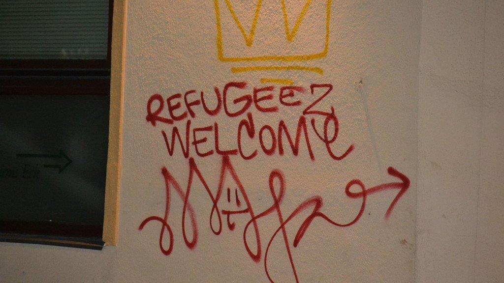 "Mahnwache" und Demo am Brunnenmarkt: Polizeieinsatz