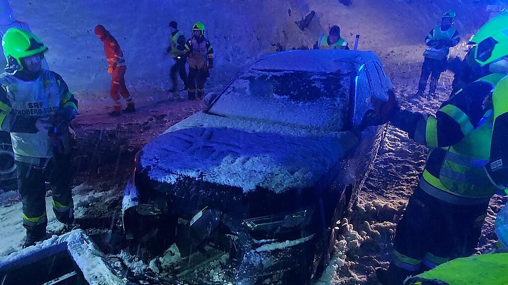 Schnee-Chaos in \u00d6sterreich