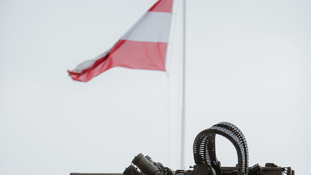 \u00dcbergabe neue Gefechtsfahrzeuge, I