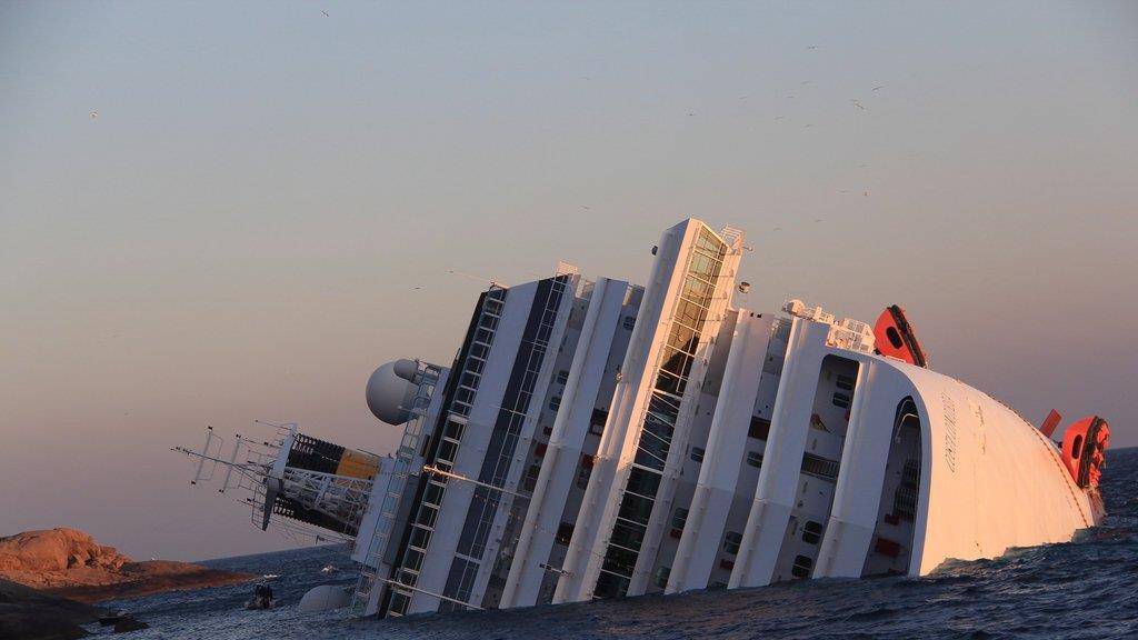 Kreuzfahrtschiff "Costa Concordia" vor der Toscana auf Grund gelaufen