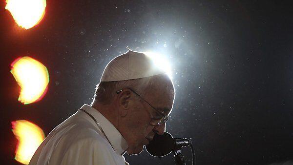 Papst bei seiner ersten Ansprache an die Jugend