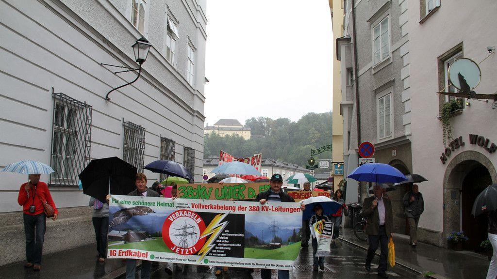 Demonstration 380 kv Mozartplatz