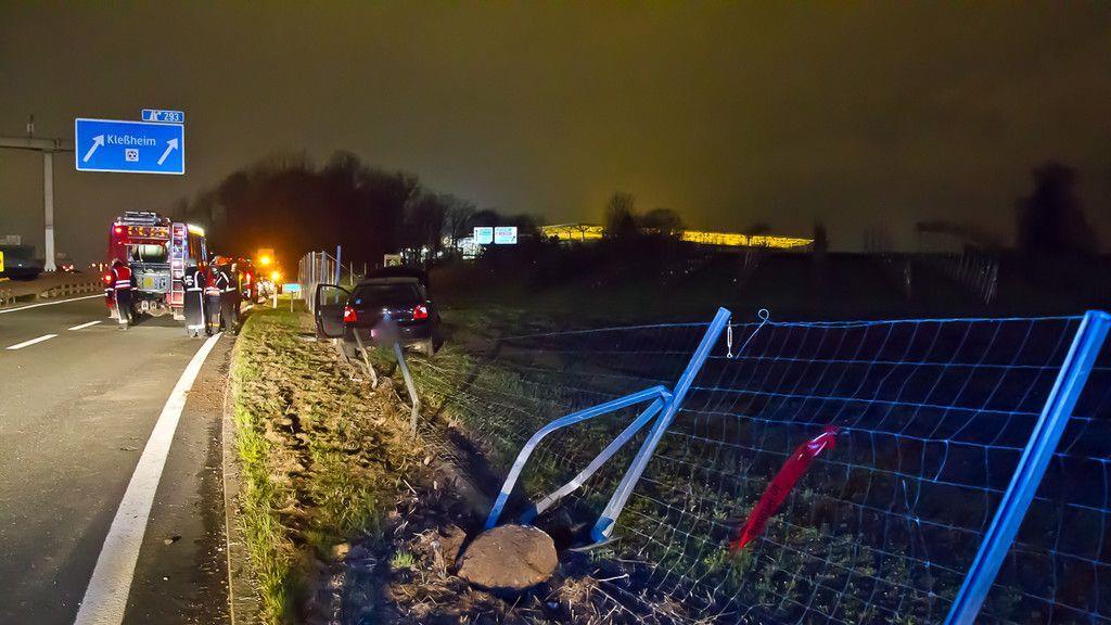 Pkw kracht bei Klessheim gegen Wildzaun