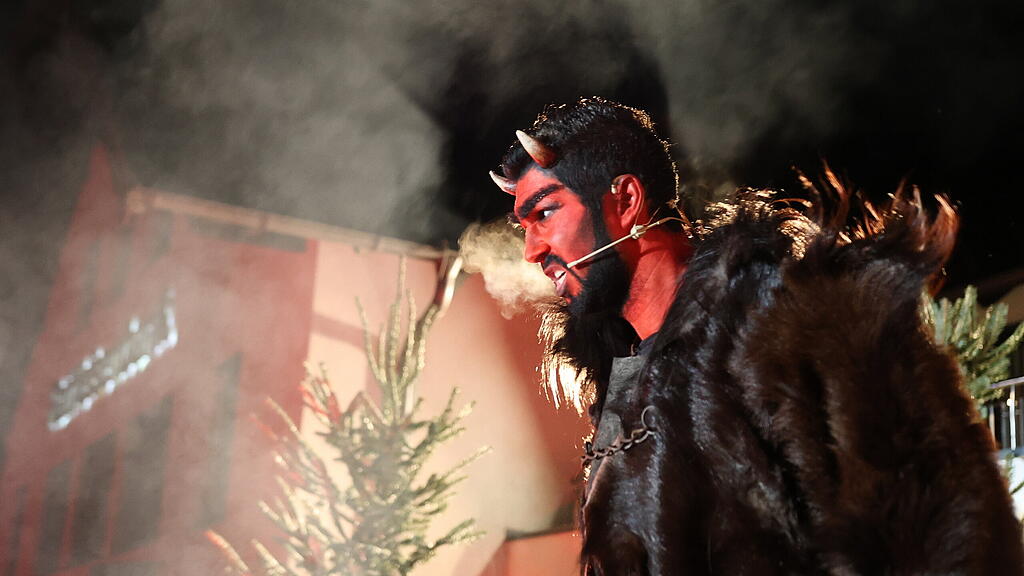 Anifer Krampuslauf am Dorfplatz