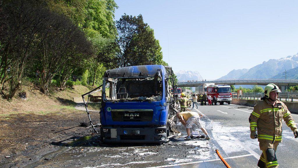 Lkw-Vollbrand auf A10 bei Hallein