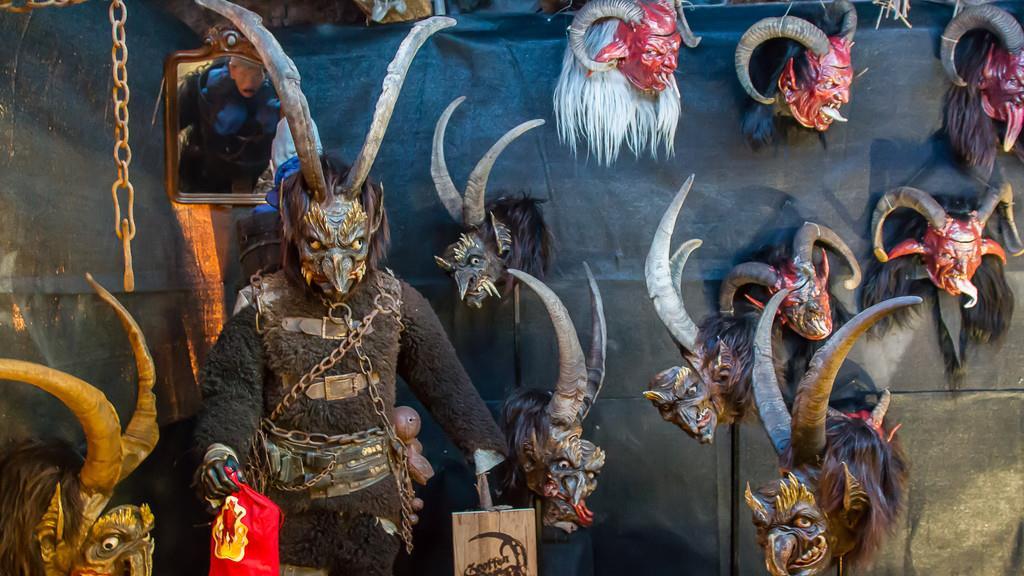 Maskenaustellung Hallein III