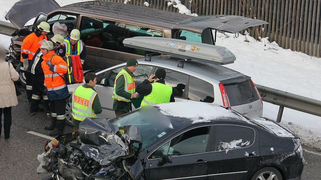 Schwerer Crash auf B20
