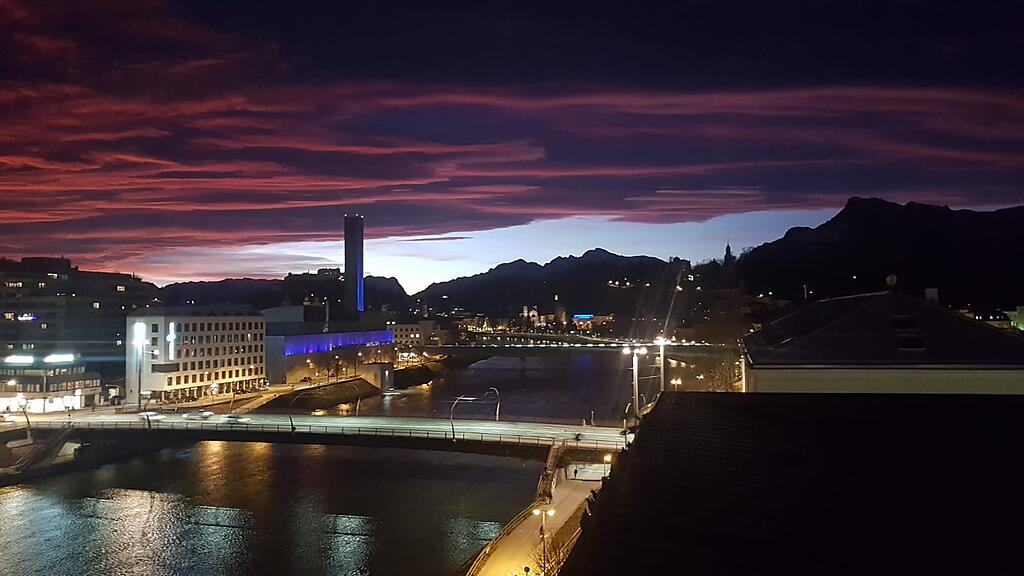 Wundersch\u00f6ner Sonnenaufgang \u00fcber Salzburg III