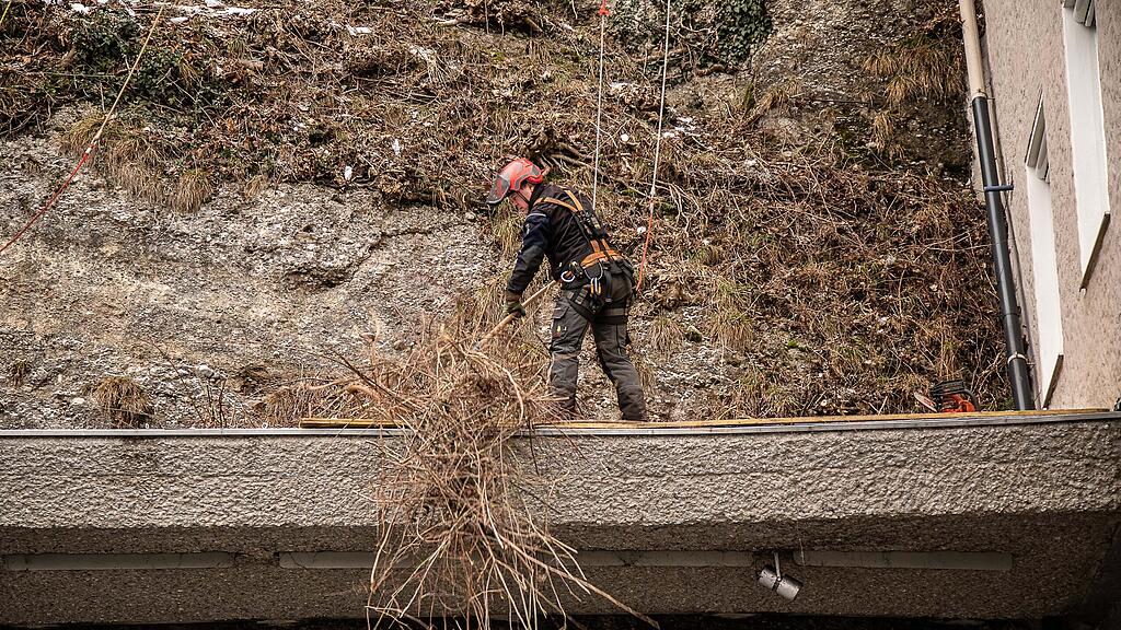 Bergputzer in der M\u00f6nchsbergwand im Einsatz