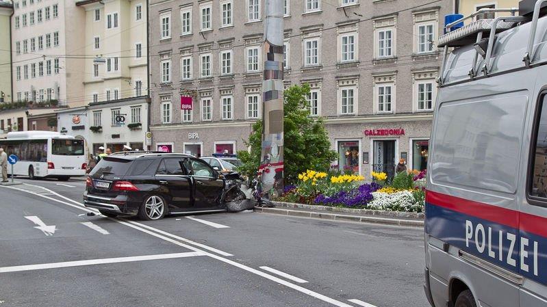 Auto crasht am Hanuschplatz