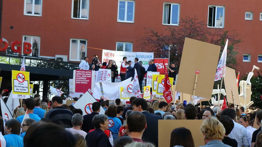 1.500 Teilnehmer bei Kundgebung vor AK Salzburg