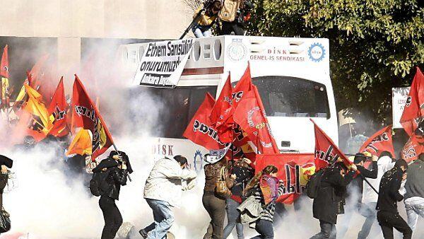 Protest in Ankara gegen Gerichtsbeschluss