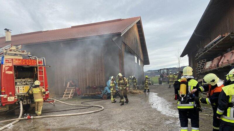 Strohlager in Oberndorf brennt